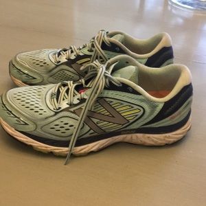 Women’s New Balance 860v7 Running Shoes size 9